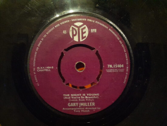 Gary Miller (2) - There Goes That Song Again